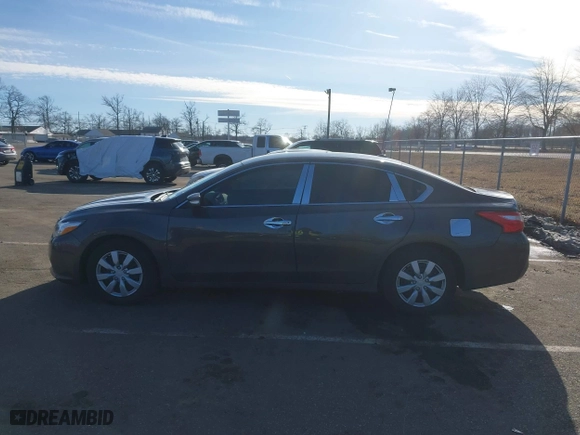2017 Nissan Altima 2.5 SR with VIN 1N4AL3AP9HC133798, listed as a IAAI auction lot 41582890 with 57,440 mi miles. Bid and sale history available at carsss.com. Image 14.