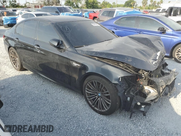 2014 BMW M5 z VIN WBSFV9C53ED594132, wystawiony jako Copart lot #56479355 z przebiegiem 89 020 mil mil oraz Szkody całkowita. Historia ofert i sprzedaży dostępna na DreamBid. Obrazek 4.