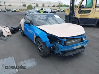 2023 Toyota 86 z VIN JF1ZNBB16P9752310, wystawiony jako IAAI lot #42130022 z przebiegiem 38 046 mil mil oraz . Historia ofert i sprzedaży dostępna na DreamBid. Obrazek 1.
