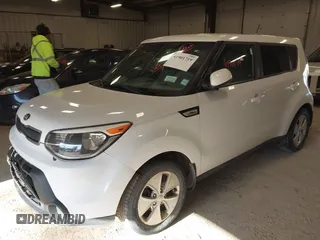 2015 Kia Soul with VIN KNDJN2A20F7779272, listed as a IAAI auction lot 41901719 with 204,682 mi miles. Bid and sale history available at carsss.com. Image 2.