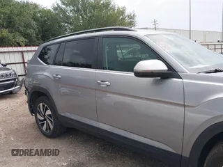 2025 Volkswagen Atlas SE z VIN 1V2HR2CA8SC531486, wystawiony jako IAAI lot #42508906 z przebiegiem 10 565 mil mil oraz . Historia ofert i sprzedaży dostępna na DreamBid. Obrazek 14.