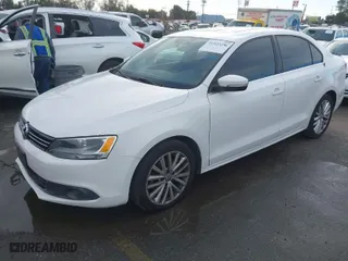 2013 Volkswagen Jetta Sedan SEL w/Nav with VIN 3VWLP7AJ4DM355195, listed as a IAAI auction lot 41422256 with 122,877 mi miles. Bid and sale history available at carsss.com. Image 2.