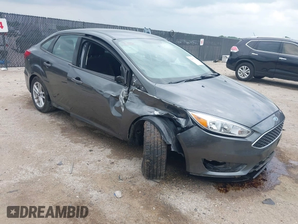 2018 Ford Focus SE z VIN 1FADP3F23JL321768, wystawiony jako IAAI lot #42415788 z przebiegiem 124 126 mil mil oraz . Historia ofert i sprzedaży dostępna na DreamBid. Obrazek 1.
