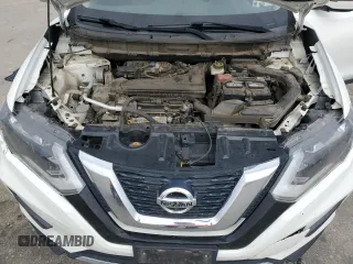 2017 Nissan Rogue SV z VIN JN8AT2MT9HW143571, wystawiony jako Copart lot #53751385 z przebiegiem 105 333 mil mil oraz Szkoda całkowita • Salvage title. Historia ofert i sprzedaży dostępna na DreamBid. Obrazek 13.