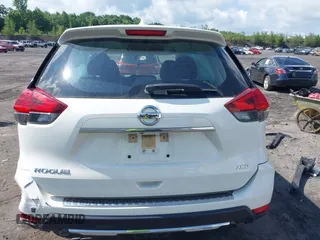 2017 Nissan Rogue S z VIN JN8AT2MV7HW014827, wystawiony jako IAAI lot #42533438 z przebiegiem 59 393 mil mil oraz . Historia ofert i sprzedaży dostępna na DreamBid. Obrazek 16.