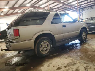 1999 Chevrolet Blazer LS with VIN 1GNCT18W8XK128169, listed as a Copart auction lot 44260965 with 104,790 mi miles and Salvage title. Bid and sale history available at DreamBid. Image 3.