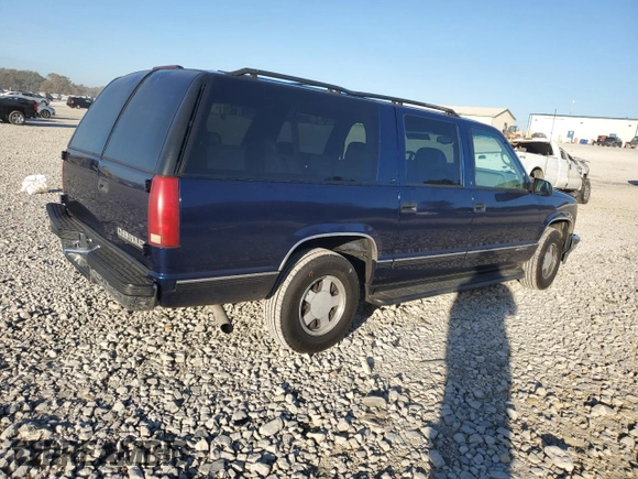 1999 Chevrolet Suburban with VIN 3GNEC16R3XG257322, listed as a Copart auction lot 77601224 with 196,923 mi miles and Salvage Title. Bid and sale history available at carsss.com. Image 3.