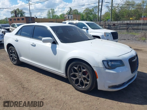 2015 Chrysler 300 S z VIN 2C3CCAGG6FH736320, wystawiony jako IAAI lot #42270198 z przebiegiem 131 549 mil mil oraz . Historia ofert i sprzedaży dostępna na DreamBid. Obrazek 1.