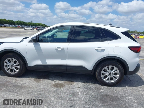 2025 Ford Escape Active z VIN 1FMCU0GN4SUA57229, wystawiony jako IAAI lot #42122877 z przebiegiem 6 119 mil mil oraz . Historia ofert i sprzedaży dostępna na DreamBid. Obrazek 14.