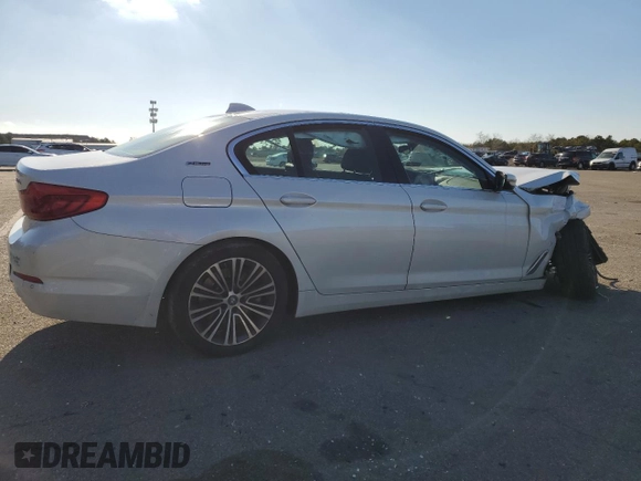 2019 BMW 5 Series 530e xDrive z VIN WBAJB1C5XKB375913, wystawiony jako Copart lot #82580004 z przebiegiem Nie podano mil oraz Szkoda całkowita • Salvage title. Historia ofert i sprzedaży dostępna na DreamBid. Obrazek 3.