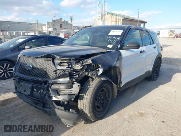 2020 Ford Police Interceptor Utility z VIN 1FM5K8ABXLGC63862, wystawiony jako IAAI lot #41146839 z przebiegiem Nie podano mil oraz . Historia ofert i sprzedaży dostępna na DreamBid. Obrazek 2.