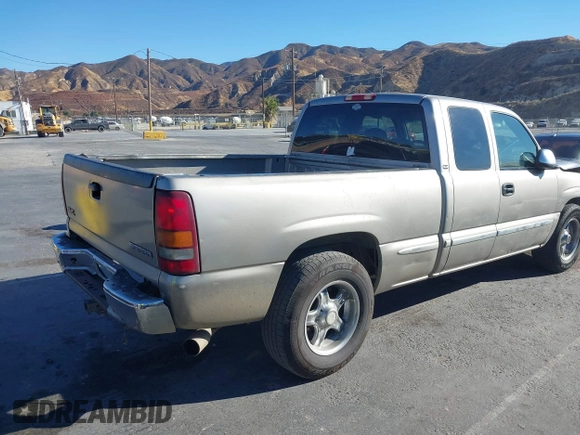 2000 GMC New Sierra 1500 SL with VIN 2GTEC19V6Y1136571, listed as a IAAI auction lot 41043650 with 206,367 mi miles. Bid and sale history available at carsss.com. Image 4.
