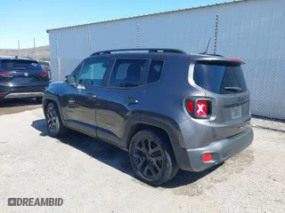 2018 Jeep Renegade Latitude with VIN ZACCJABB1JPJ49623, listed as a IAAI auction lot 41727353 with 92,447 mi miles. Bid and sale history available at carsss.com. Image 3.
