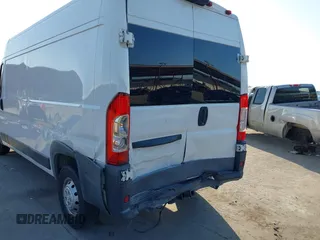 2015 Ram ProMaster Cargo z VIN 3C6TRVDG8FE501040, wystawiony jako IAAI lot #41973468 z przebiegiem 151 465 mil mil oraz . Historia ofert i sprzedaży dostępna na DreamBid. Obrazek 6.