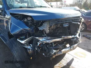 2018 Ford Super Duty F-250 SRW XL with VIN 1FT7W2B65JEB80445, listed as a IAAI auction lot 41320771 with 84,832 mi miles. Bid and sale history available at carsss.com. Image 17.