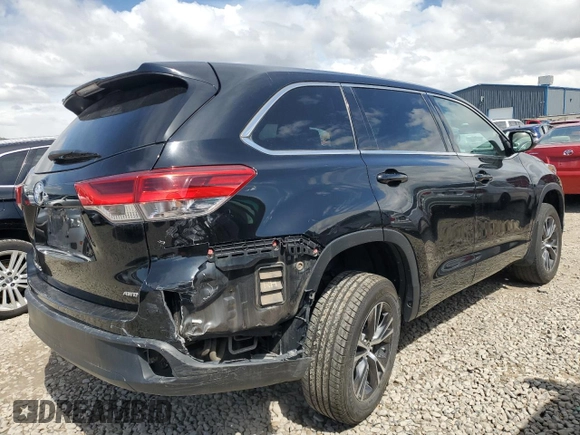 2018 Toyota Highlander LE with VIN 5TDBZRFH2JS875952, listed as a Copart auction lot 51702965 with 123,797 mi miles and Salvage title. Bid and sale history available at DreamBid. Image 3.