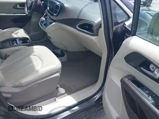 2020 Chrysler Pacifica Touring L with VIN 2C4RC1BG1LR269004, listed as a IAAI auction lot 42287228 with 71,498 mi miles and . Bid and sale history available at DreamBid. Image 5.