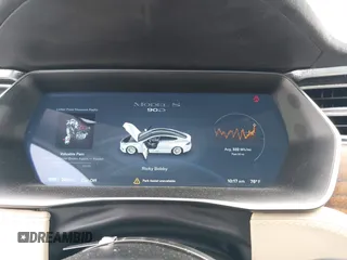 2017 Tesla Model S 100D с VIN 5YJSA1E28HF199687, выставлен на аукционе IAAI как лот 42353657 с пробегом 68 533 миль миль и . История ставок и продаж доступна на DreamBid. Изображение 7.