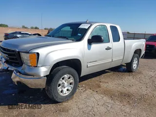 2008 GMC Sierra 1500 SLE1 z VIN 2GTEK19JX81233806, wystawiony jako IAAI lot #40382411 z przebiegiem 318 796 mil mil oraz . Historia ofert i sprzedaży dostępna na DreamBid. Obrazek 18.