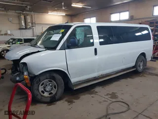 2012 Chevrolet Express Passenger 1LT with VIN 1GAZG1FG6C1160906, listed as a IAAI auction lot 41293635 with 314,405 mi miles. Bid and sale history available at carsss.com. Image 17.