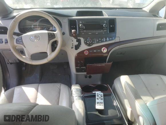 2012 Toyota Sienna XLE AAS z VIN 5TDYK3DC2CS196804, wystawiony jako Copart lot #65655755 z przebiegiem 298 629 mil mil oraz Czysty tytuł • Clean title. Historia ofert i sprzedaży dostępna na DreamBid. Obrazek 8.