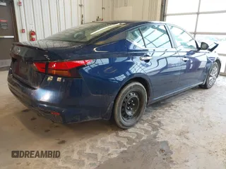 2022 Nissan Altima 2.5 S with VIN 1N4BL4BV6NN414593, listed as a IAAI auction lot 41717725 with 40,344 mi miles. Bid and sale history available at carsss.com. Image 4.
