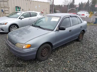 1997 Hyundai Accent z VIN KMHVF24N2VU365832, wystawiony jako IAAI lot #41549953 z przebiegiem 168 072 mil mil oraz . Historia ofert i sprzedaży dostępna na DreamBid. Obrazek 2.