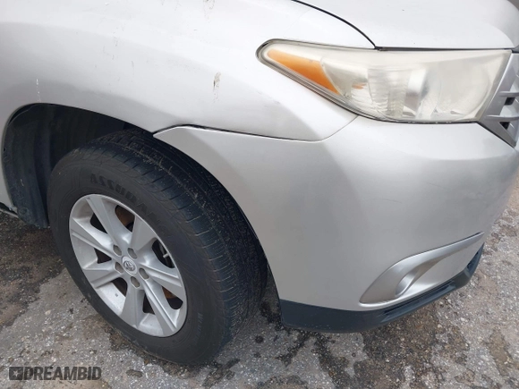 2011 Toyota Highlander with VIN 5TDZK3EH9BS030051, listed as a IAAI auction lot 41436897 with 253,513 mi miles. Bid and sale history available at carsss.com. Image 6.