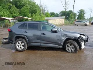 2020 Toyota RAV4 XLE with VIN 2T3W1RFV4LC040257, listed as a IAAI auction lot 42448299 with 77,618 mi miles and . Bid and sale history available at DreamBid. Image 12.