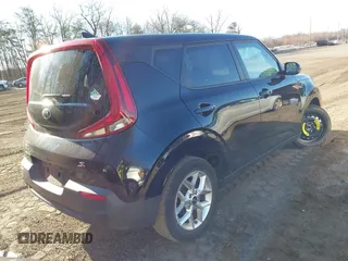 2020 Kia Soul LX with VIN KNDJ23AU4L7061221, listed as a IAAI auction lot 41815005 with 34,207 mi miles. Bid and sale history available at carsss.com. Image 4.