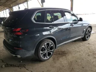 2025 BMW X5 sDrive40i z VIN 5UX13EU05S9W65198, wystawiony jako Copart lot #48498235 z przebiegiem 2 475 mil mil oraz Szkoda całkowita • Salvage title. Historia ofert i sprzedaży dostępna na DreamBid. Obrazek 3.