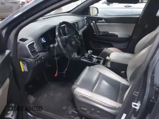 2019 Kia Sportage EX z VIN KNDPNCAC0K7575087, wystawiony jako IAAI lot #41202355 z przebiegiem 31 768 mil mil oraz . Historia ofert i sprzedaży dostępna na DreamBid. Obrazek 5.