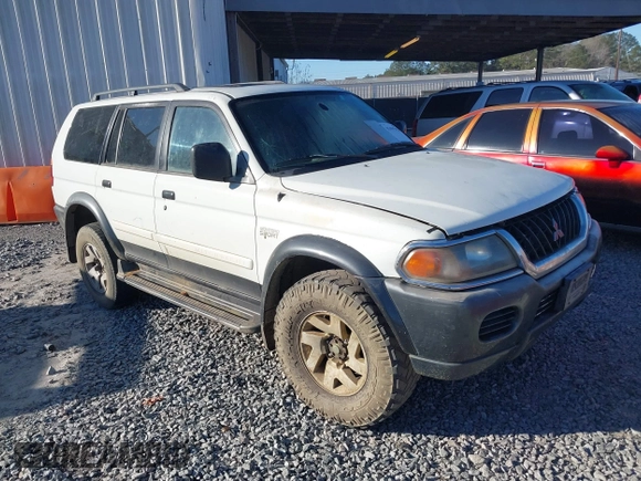2001 Mitsubishi Montero Sport XLS with VIN JA4LS31H01P015159, listed as a IAAI auction lot 41695828 with 195,233 mi miles. Bid and sale history available at carsss.com. Image 1.