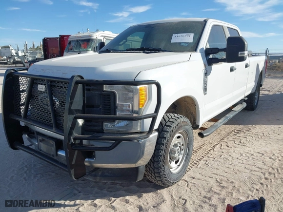 2017 Ford Super Duty F-250 SRW Lariat with VIN 1FT7W2B69HEE55373, listed as a IAAI auction lot 41676791 with 153,219 mi miles. Bid and sale history available at carsss.com. Image 17.