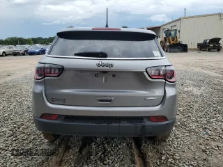 2018 Jeep Compass Latitude z VIN 3C4NJCBB8JT227542, wystawiony jako Copart lot #63772635 z przebiegiem 101 333 mil mil oraz Czysty tytuł • Clean title. Historia ofert i sprzedaży dostępna na DreamBid. Obrazek 6.