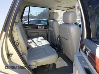 2004 Lincoln Navigator Luxury z VIN 5LMFU27R34LJ05952, wystawiony jako IAAI lot #41853172 z przebiegiem 268 889 mil mil oraz . Historia ofert i sprzedaży dostępna na DreamBid. Obrazek 8.