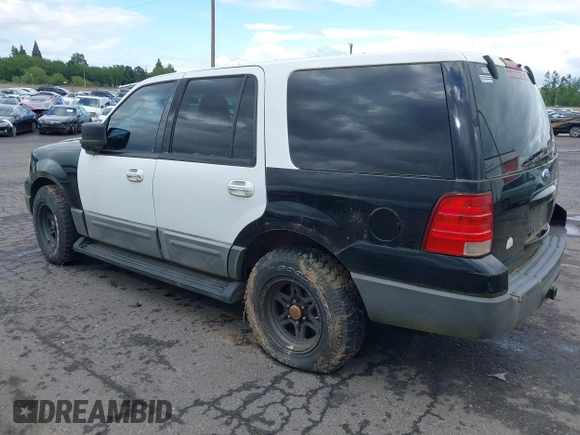 2005 Ford Expedition Special Service with VIN 1FMPU16585LB07553, listed as a IAAI auction lot 39462712 with 1 mi miles. Bid and sale history available at carsss.com. Image 3.