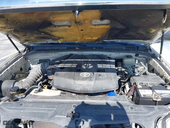 2005 Toyota 4Runner SR5 with VIN JTEZU14R750046647, listed as a IAAI auction lot 42055705 with 279,909 mi miles. Bid and sale history available at carsss.com. Image 10.