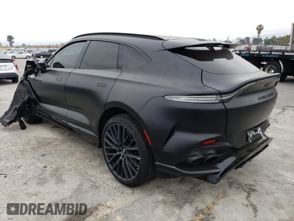 2023 Aston Martin DBX 707 z VIN SD7VUJBW2PTV06486, wystawiony jako Copart lot #55818283 z przebiegiem Nie podano mil oraz . Historia ofert i sprzedaży dostępna na DreamBid. Obrazek 2.