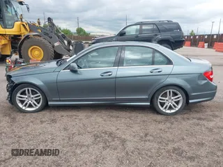 2012 Mercedes-Benz C 300 Sport с VIN WDDGF8BB6CA697821, выставлен на аукционе IAAI как лот 42347842 с пробегом 106 745 миль миль и . История ставок и продаж доступна на DreamBid. Изображение 15.