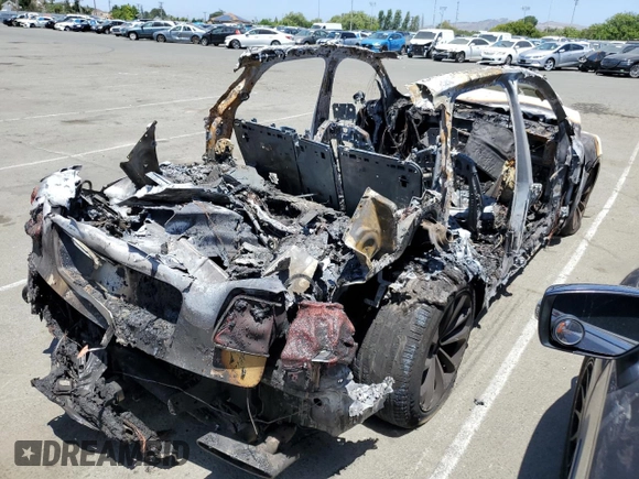 2017 Bentley Bentayga W12 z VIN SJAAC2ZV6HC015975, wystawiony jako Copart lot #58138354 z przebiegiem Nie podano mil oraz Nie do naprawy • Non repairable. Historia ofert i sprzedaży dostępna na DreamBid. Obrazek 3.