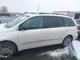 2010 Toyota Sienna XLE z VIN 5TDYK4CC3AS325072, wystawiony jako IAAI lot #41626629 z przebiegiem 145 368 mil mil oraz . Historia ofert i sprzedaży dostępna na DreamBid. Obrazek 14.