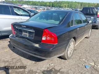 2005 Volvo S80 with VIN YV1TS592451405900, listed as a IAAI auction lot 41977975 with 133,169 mi miles. Bid and sale history available at carsss.com. Image 4.