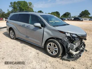 2022 Toyota Sienna XLE Woodland Edition with VIN 5TDASKFC5NS042826, listed as a Copart auction lot 68443544 with 37,948 mi miles and Salvage Title. Bid and sale history available at carsss.com. Image 4.