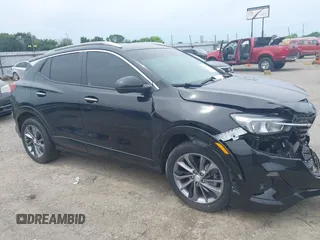 2023 Buick Encore GX Select z VIN KL4MMDSL6PB037101, wystawiony jako IAAI lot #39448386 z przebiegiem Nie podano mil oraz . Historia ofert i sprzedaży dostępna na DreamBid. Obrazek 12.
