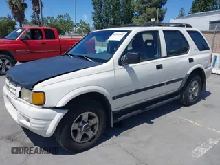 1999 Isuzu Rodeo S z VIN 4S2CM58WXX4347611, wystawiony jako IAAI lot #42351641 z przebiegiem 256 007 mil mil oraz . Historia ofert i sprzedaży dostępna na DreamBid. Obrazek 2.