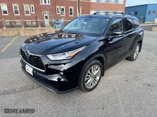 2022 Toyota Highlander Platinum with VIN 5TDFZRBH0NS226809, listed as a Copart auction lot 51350925 with 25,146 mi miles and Clean Title. Bid and sale history available at carsss.com. Image 2.