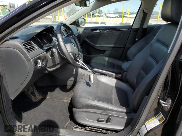 2017 Volkswagen Jetta SEL z VIN 3VWL17AJ4HM263303, wystawiony jako Copart lot #54363545 z przebiegiem 103 597 mil mil oraz Szkoda całkowita • Salvage title. Historia ofert i sprzedaży dostępna na DreamBid. Obrazek 7.