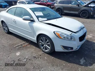 2013 Volvo C70 T5 with VIN YV1672MC0DJ139884, listed as a IAAI auction lot 41846044 with 89,838 mi miles. Bid and sale history available at carsss.com. Image 1.