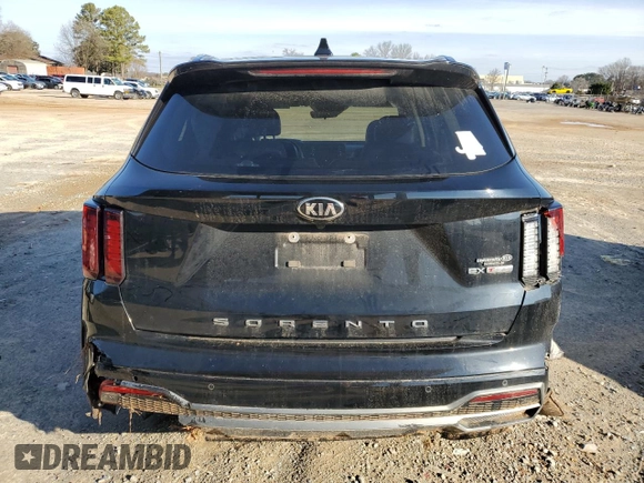2021 Kia Sorento EX z VIN 5XYRH4LF0MG035113, wystawiony jako Copart lot #45424335 z przebiegiem 92 636 mil mil oraz Szkoda całkowita • Salvage title. Historia ofert i sprzedaży dostępna na DreamBid. Obrazek 6.